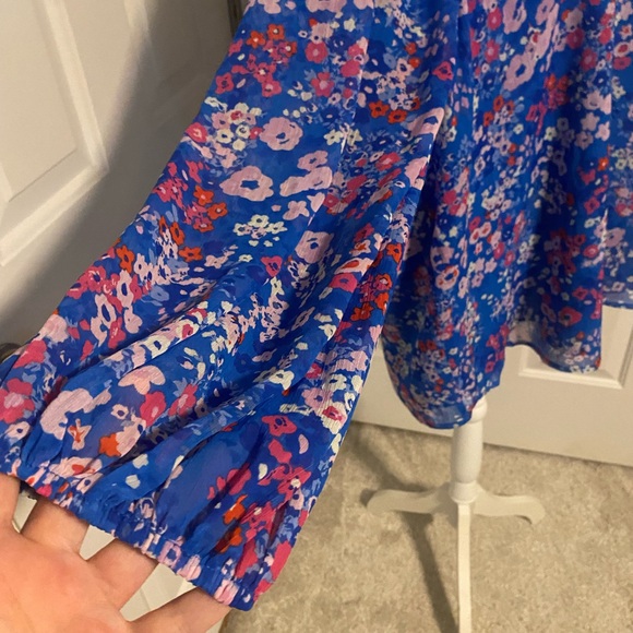 Beautiful Blouse - Picture 3 of 5